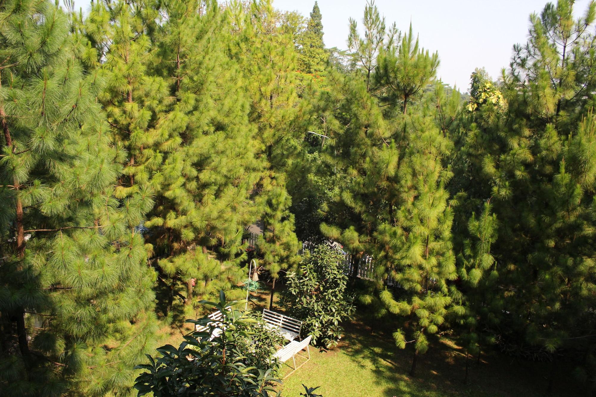 Hotel House Sangkuriang Bandung Zewnętrze zdjęcie