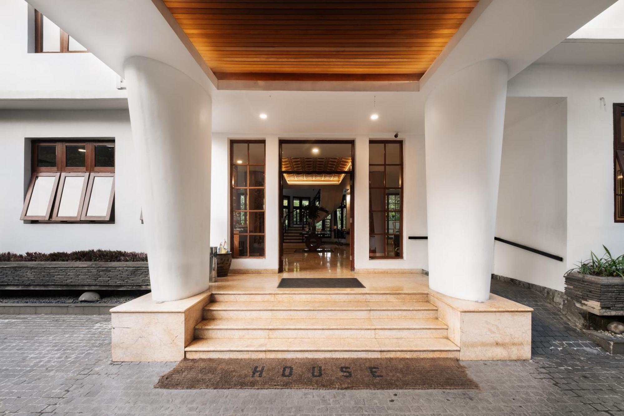 Hotel House Sangkuriang Bandung Zewnętrze zdjęcie
