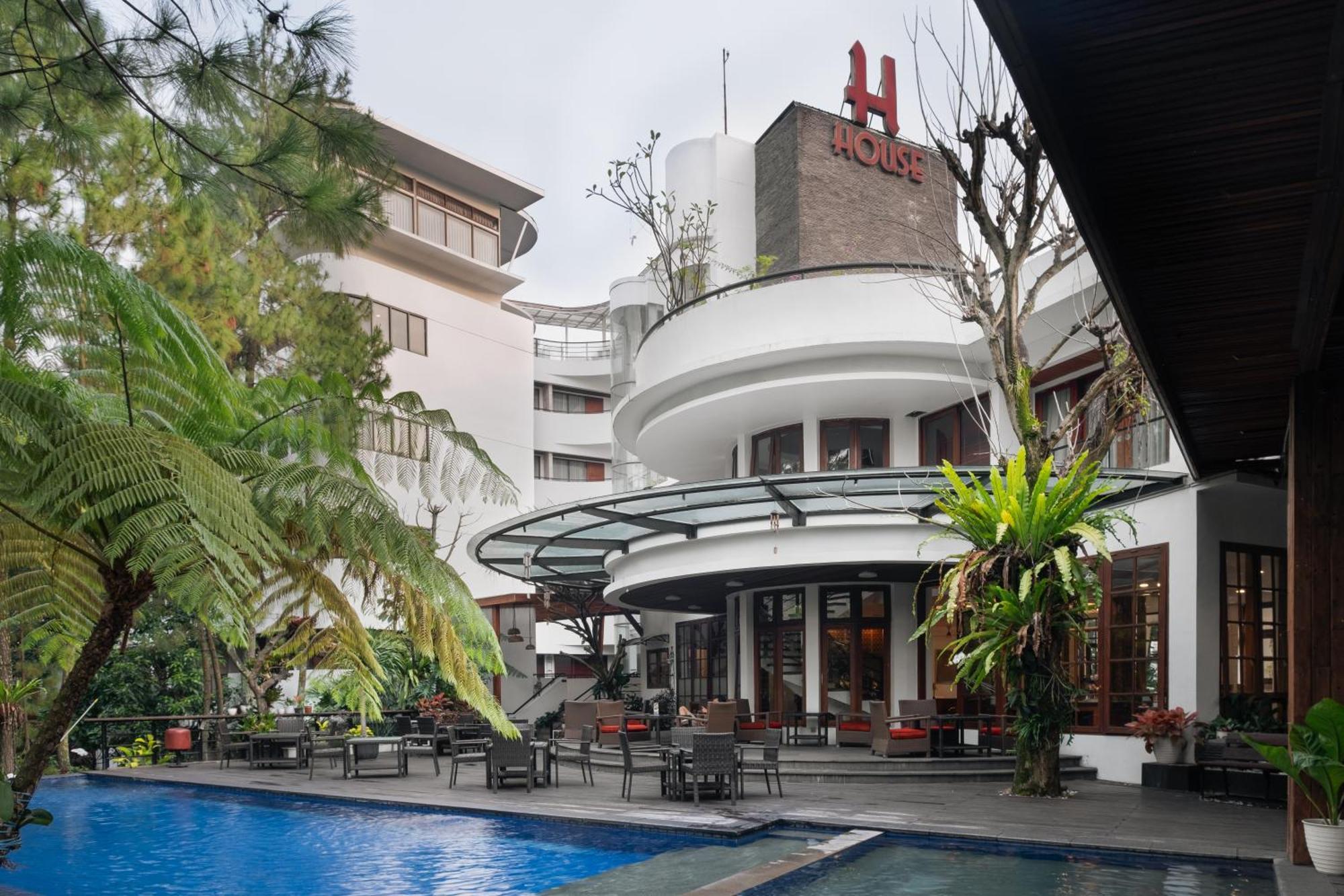 Hotel House Sangkuriang Bandung Zewnętrze zdjęcie