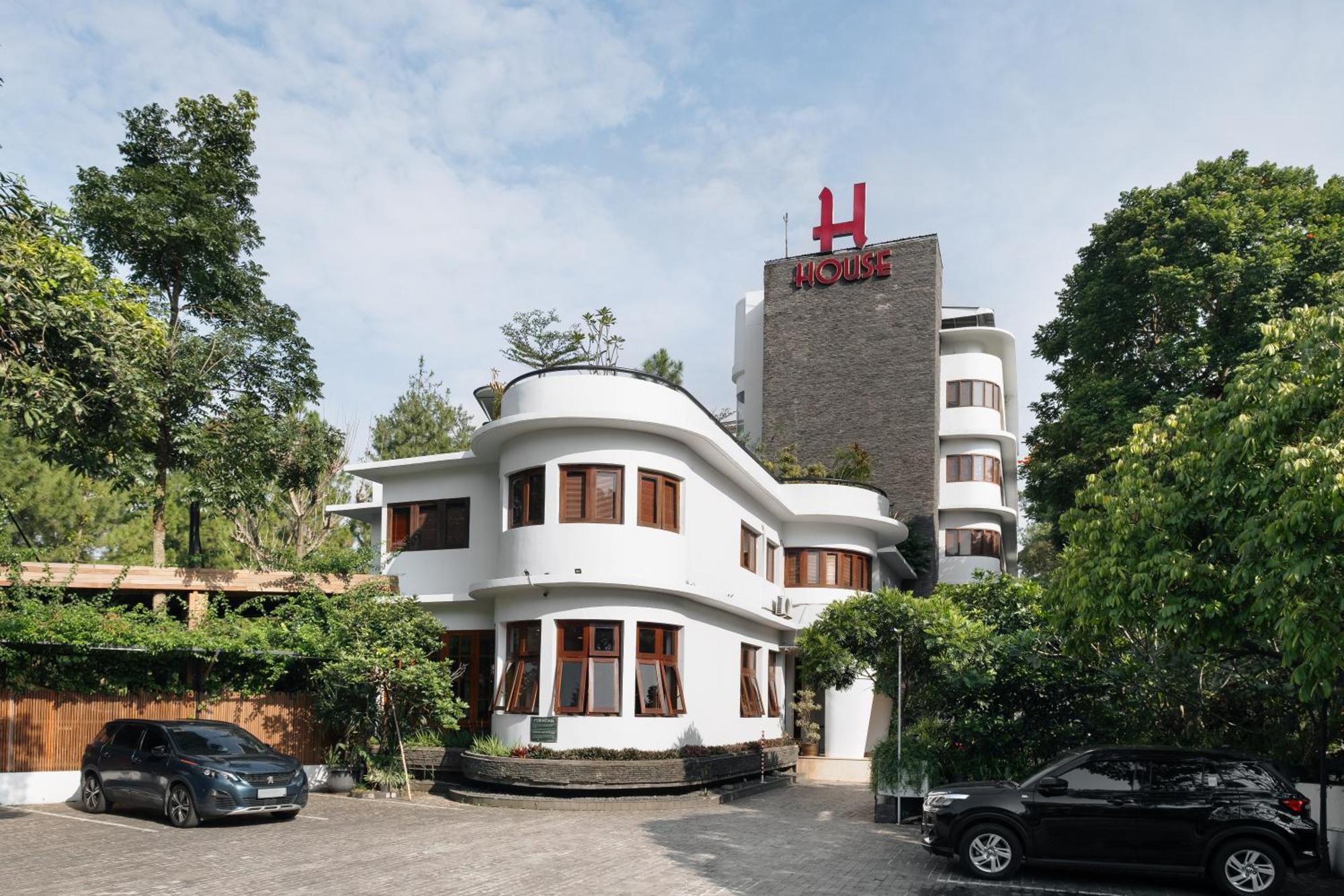 Hotel House Sangkuriang Bandung Zewnętrze zdjęcie