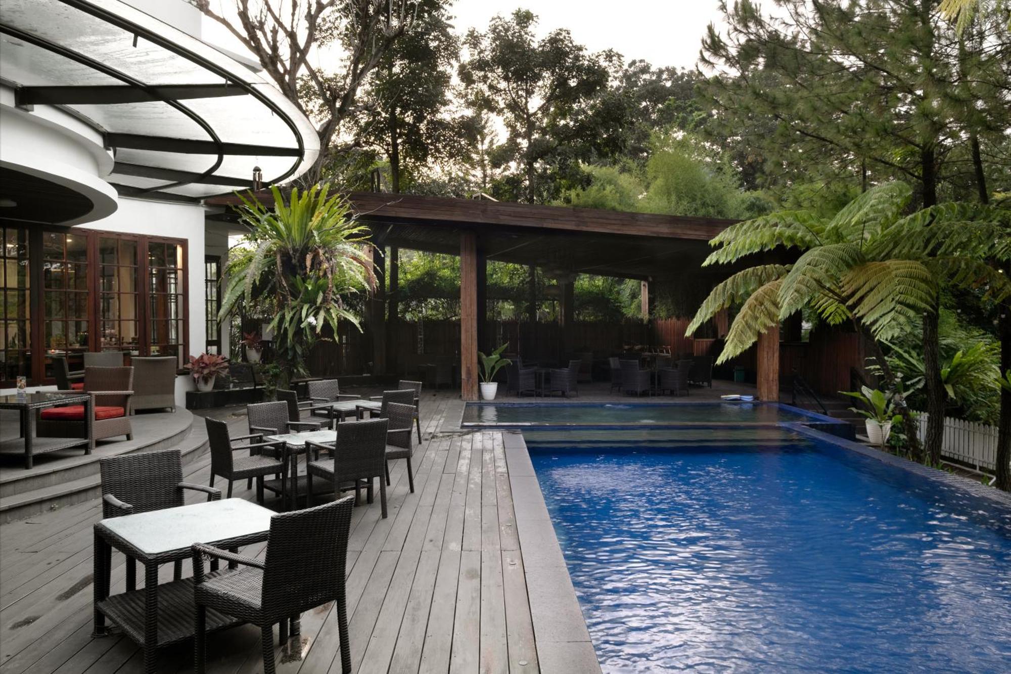 Hotel House Sangkuriang Bandung Zewnętrze zdjęcie