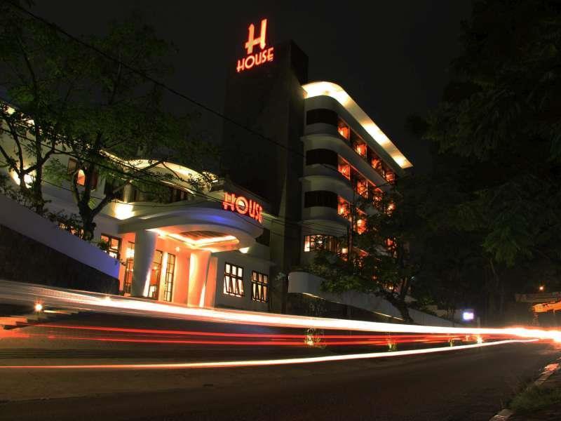 Hotel House Sangkuriang Bandung Zewnętrze zdjęcie