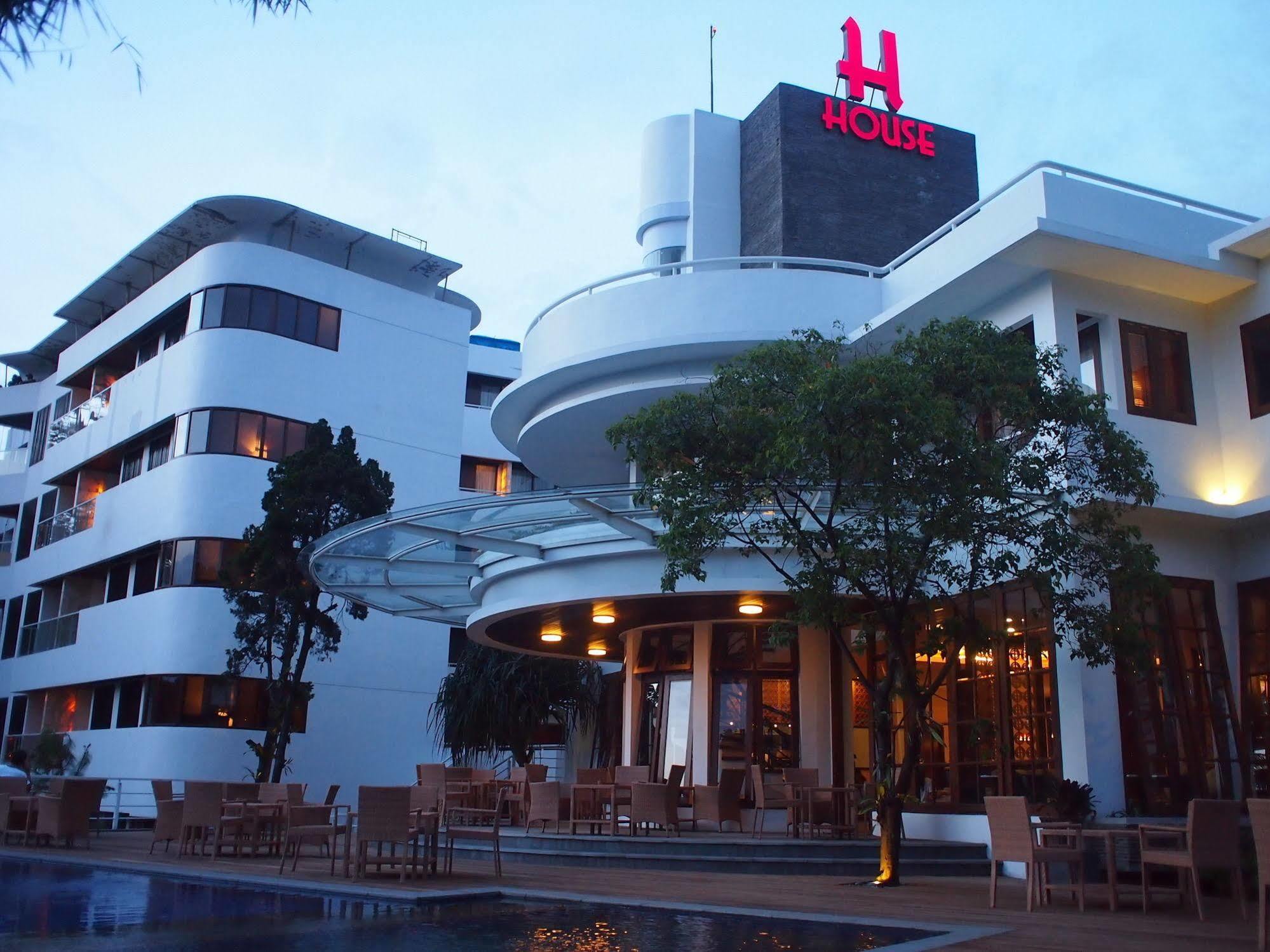 Hotel House Sangkuriang Bandung Zewnętrze zdjęcie