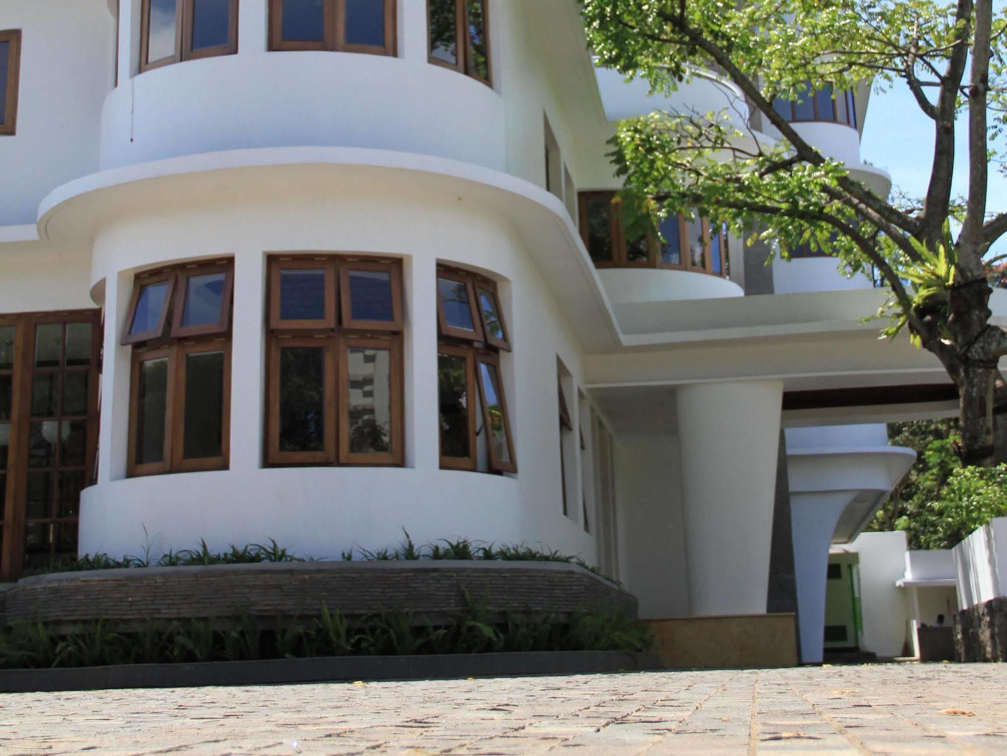 Hotel House Sangkuriang Bandung Zewnętrze zdjęcie
