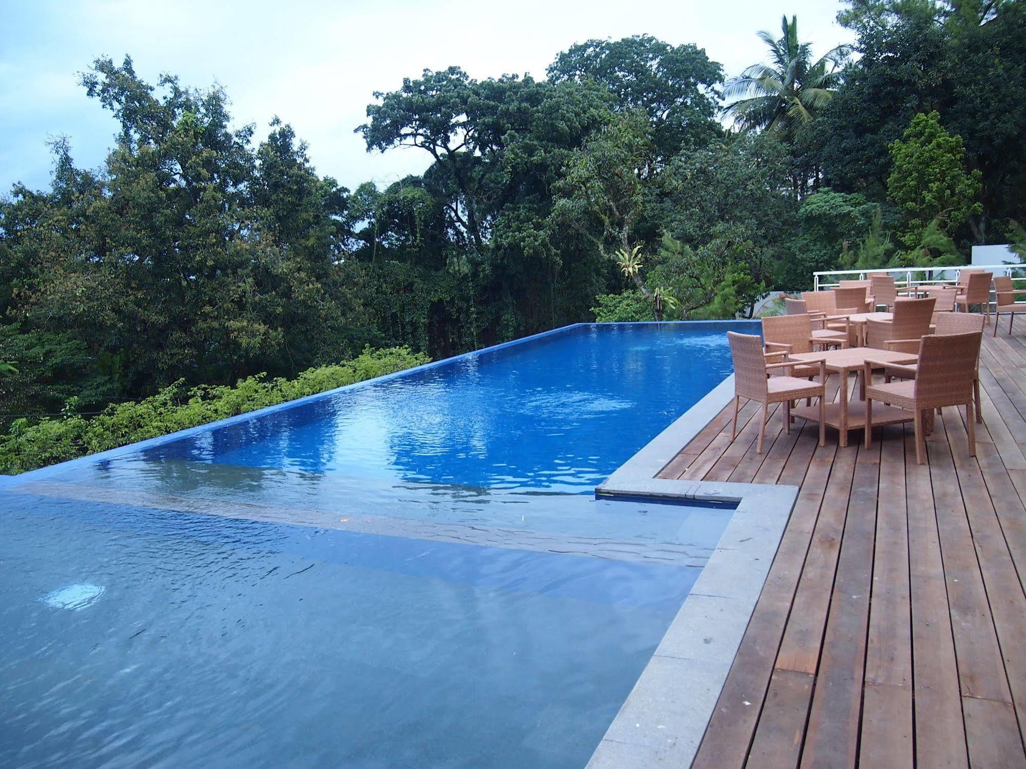 Hotel House Sangkuriang Bandung Zewnętrze zdjęcie